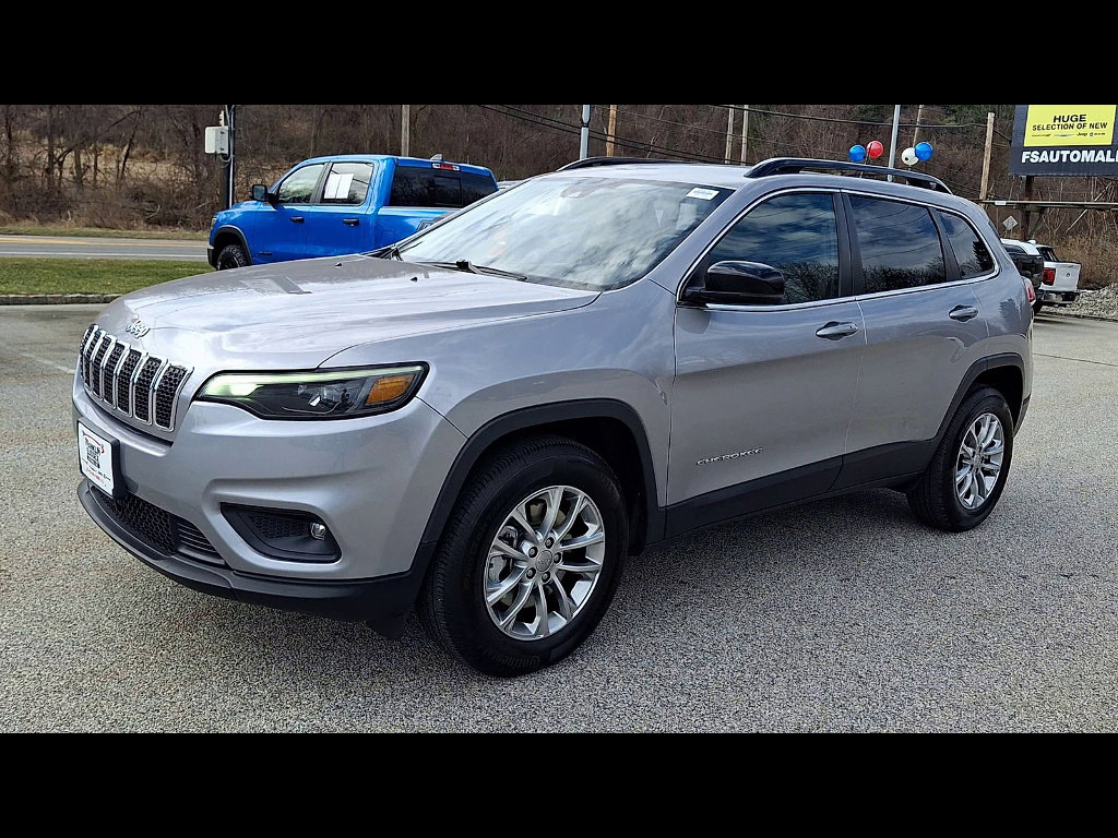 Certified 2022 Jeep Cherokee Latitude Lux w/ Mopar Interior Package image 4