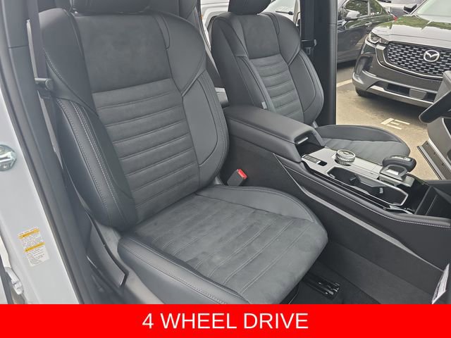 Used 2025 Mitsubishi Outlander Trail Edition image 10