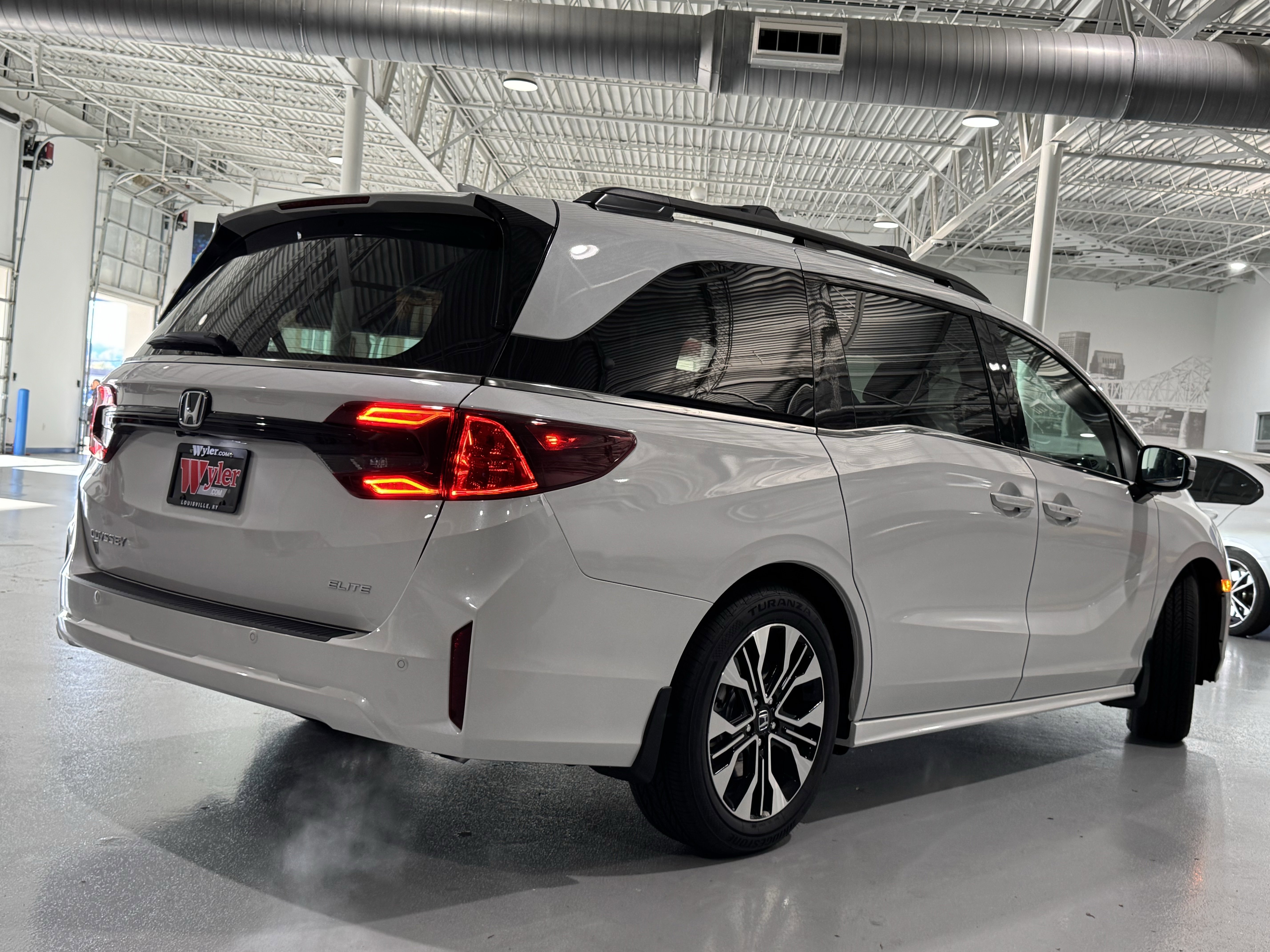 New 2026 Honda Odyssey Elite image 3