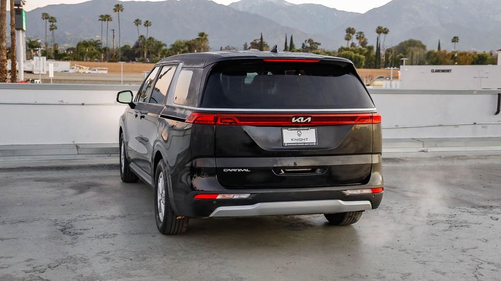 Used 2024 Kia Carnival LX image 7
