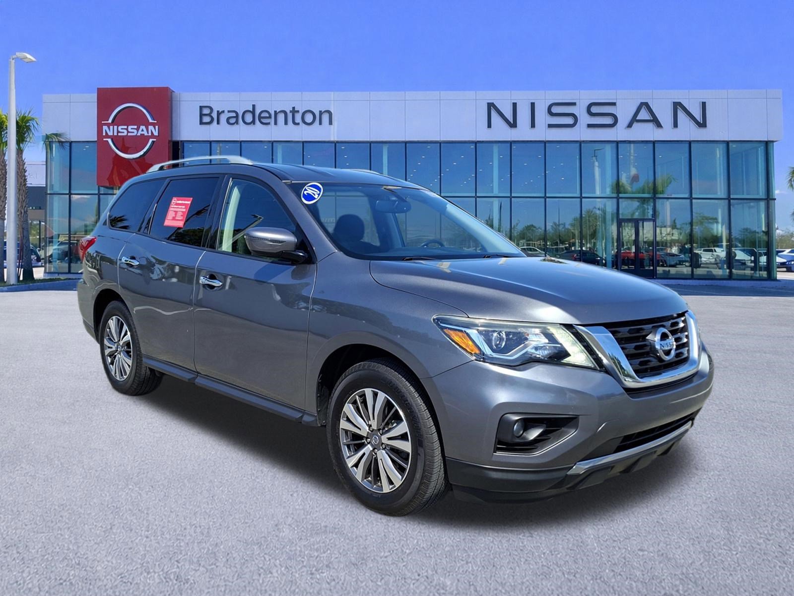 Certified 2020 Nissan Pathfinder SV image 3