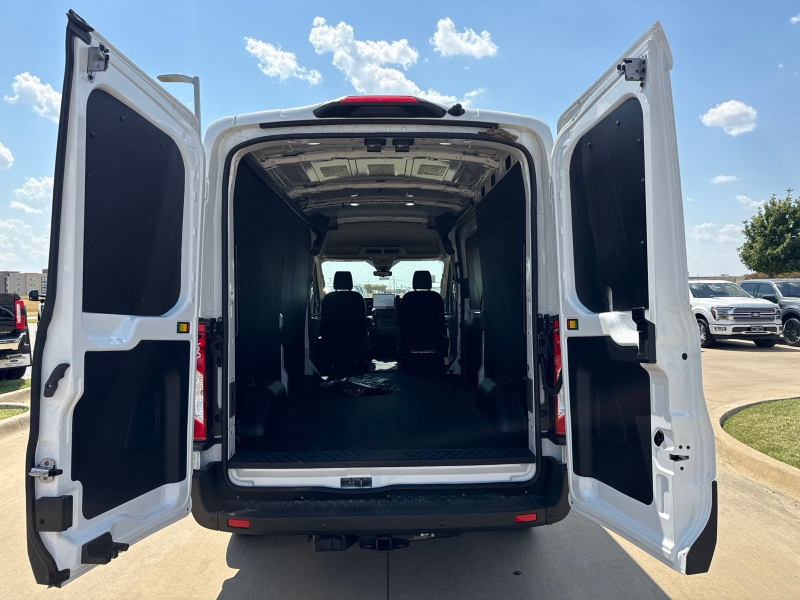 New 2026 Ford Transit 250 148 Medium Roof w/ Load Area Protection Package RWD image 5
