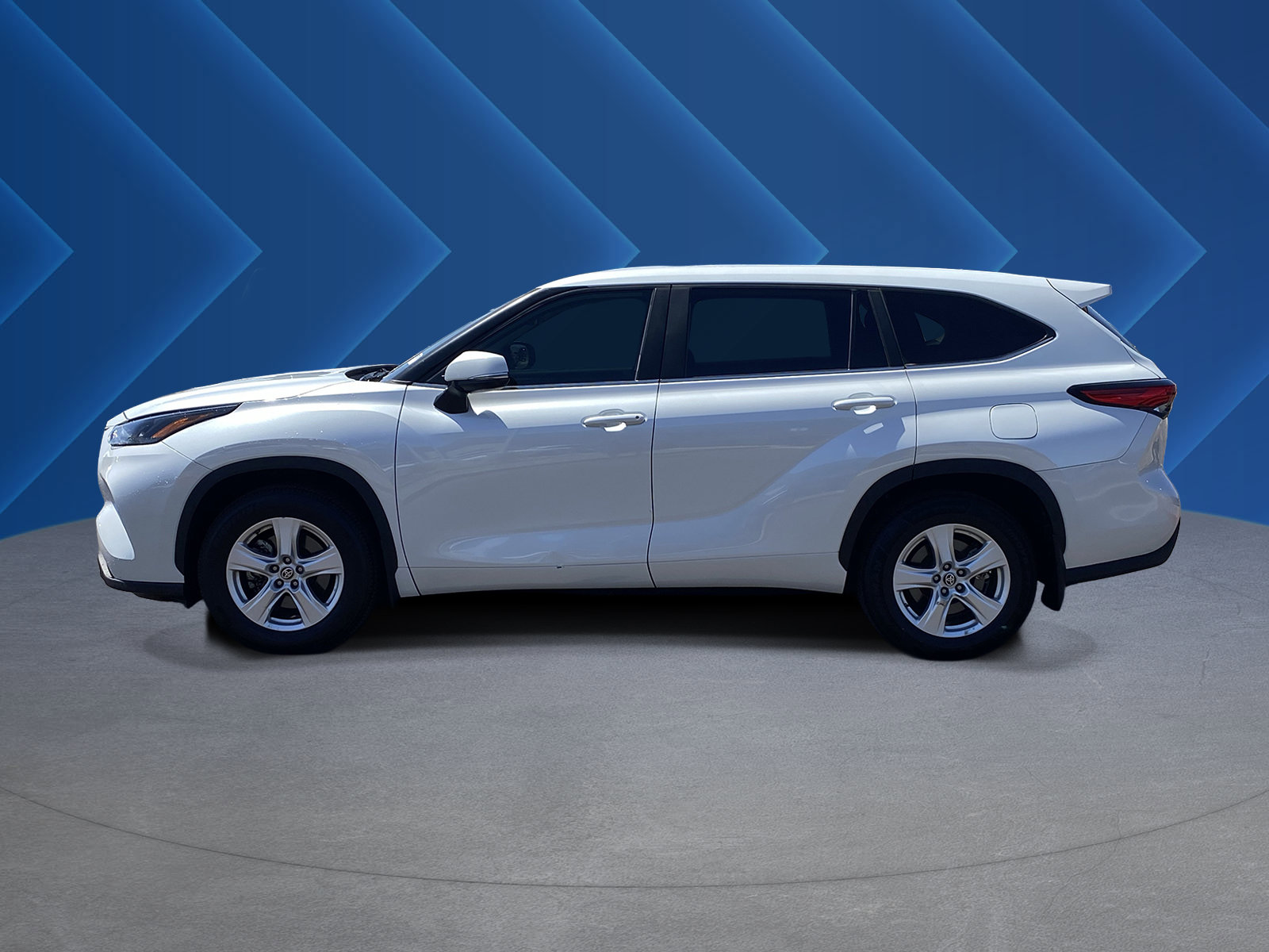 Used 2023 Toyota Highlander LE AWD/4WD image 6