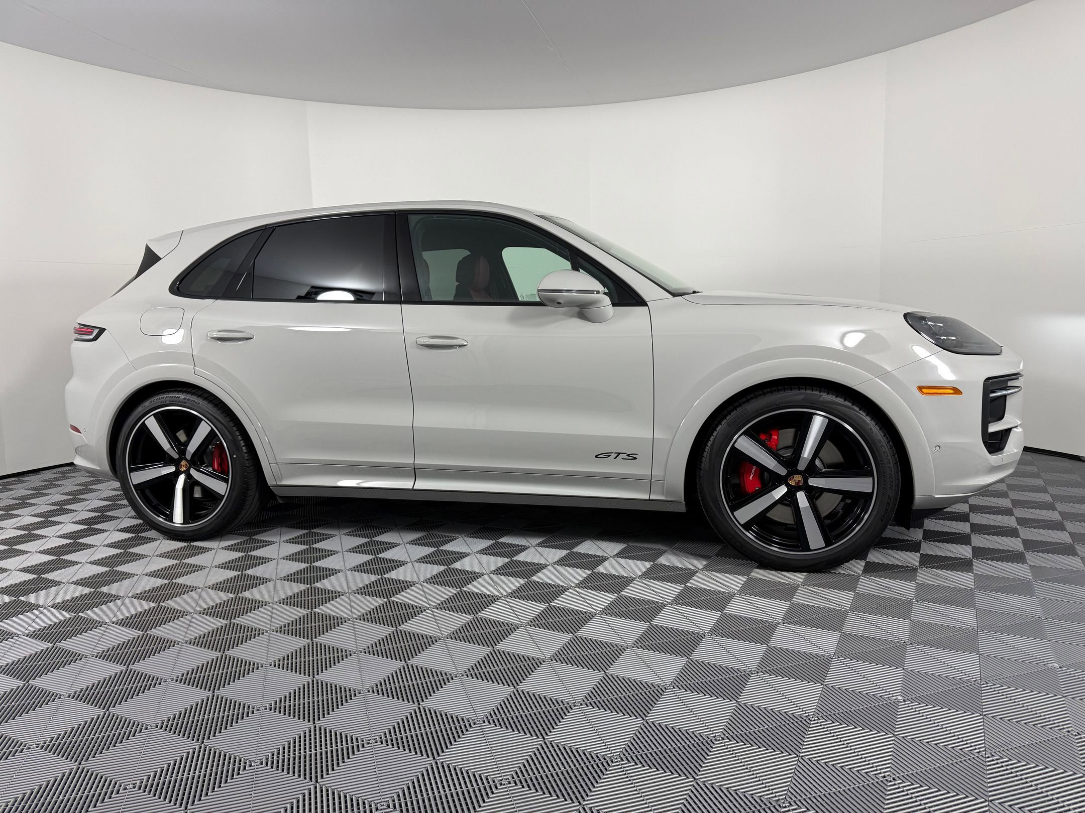 New 2026 Porsche Cayenne GTS image 8