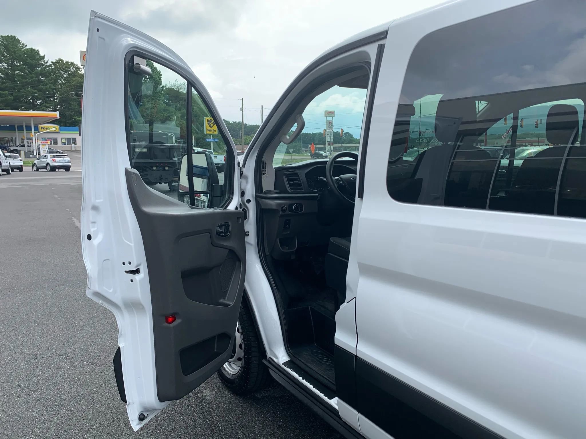 Used 2021 Ford Transit 350 XL image 7