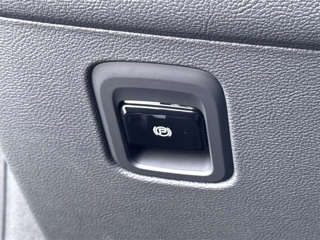 New 2024 Maserati Grecale GT image 13