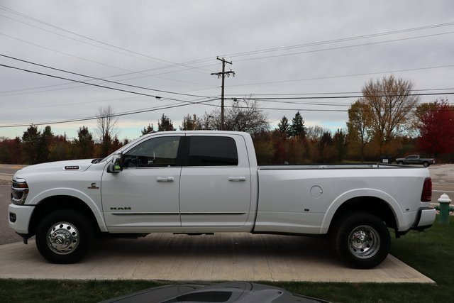 Used 2025 RAM 3500 Limited w/ Max Tow Package image 35