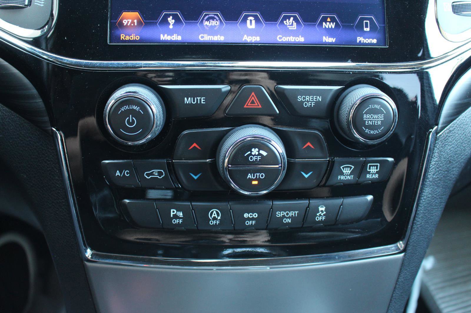 Used 2019 Jeep Grand Cherokee Altitude image 23