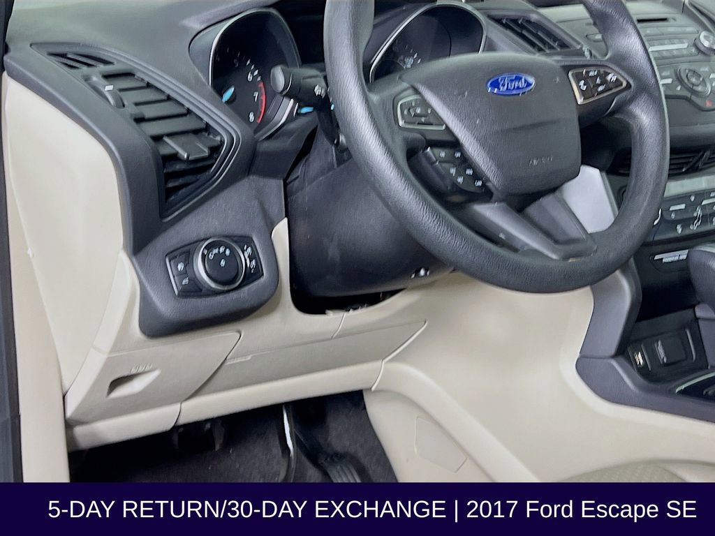 Used 2017 Ford Escape SE image 12