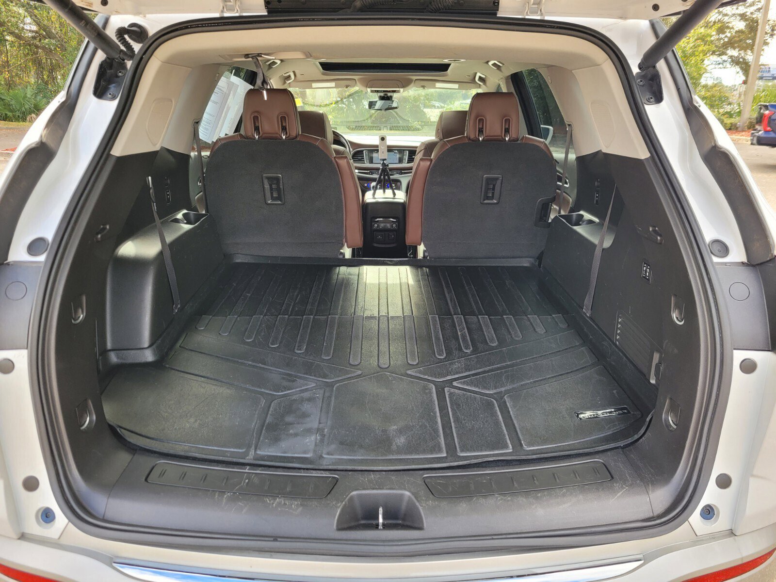 Used 2018 Buick Enclave Avenir w/ Avenir Technology Package image 4