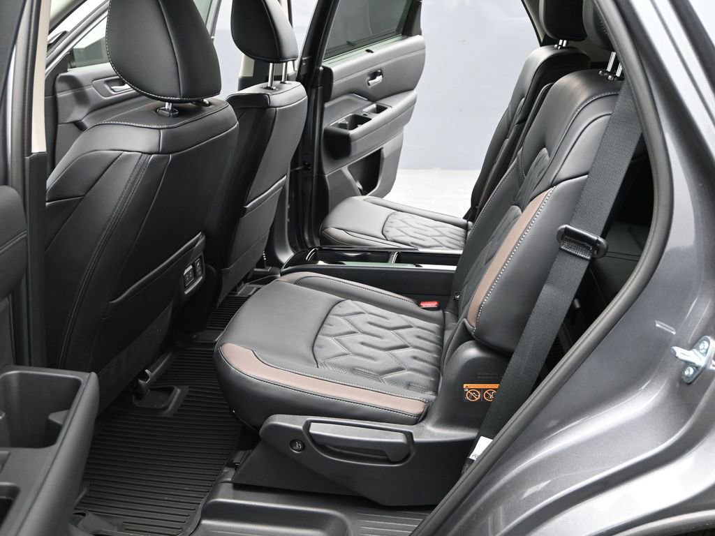 New 2026 Nissan Pathfinder Platinum FWD image 21