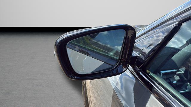 Used 2023 BMW 330e xDrive w/ M Sport Package image 30