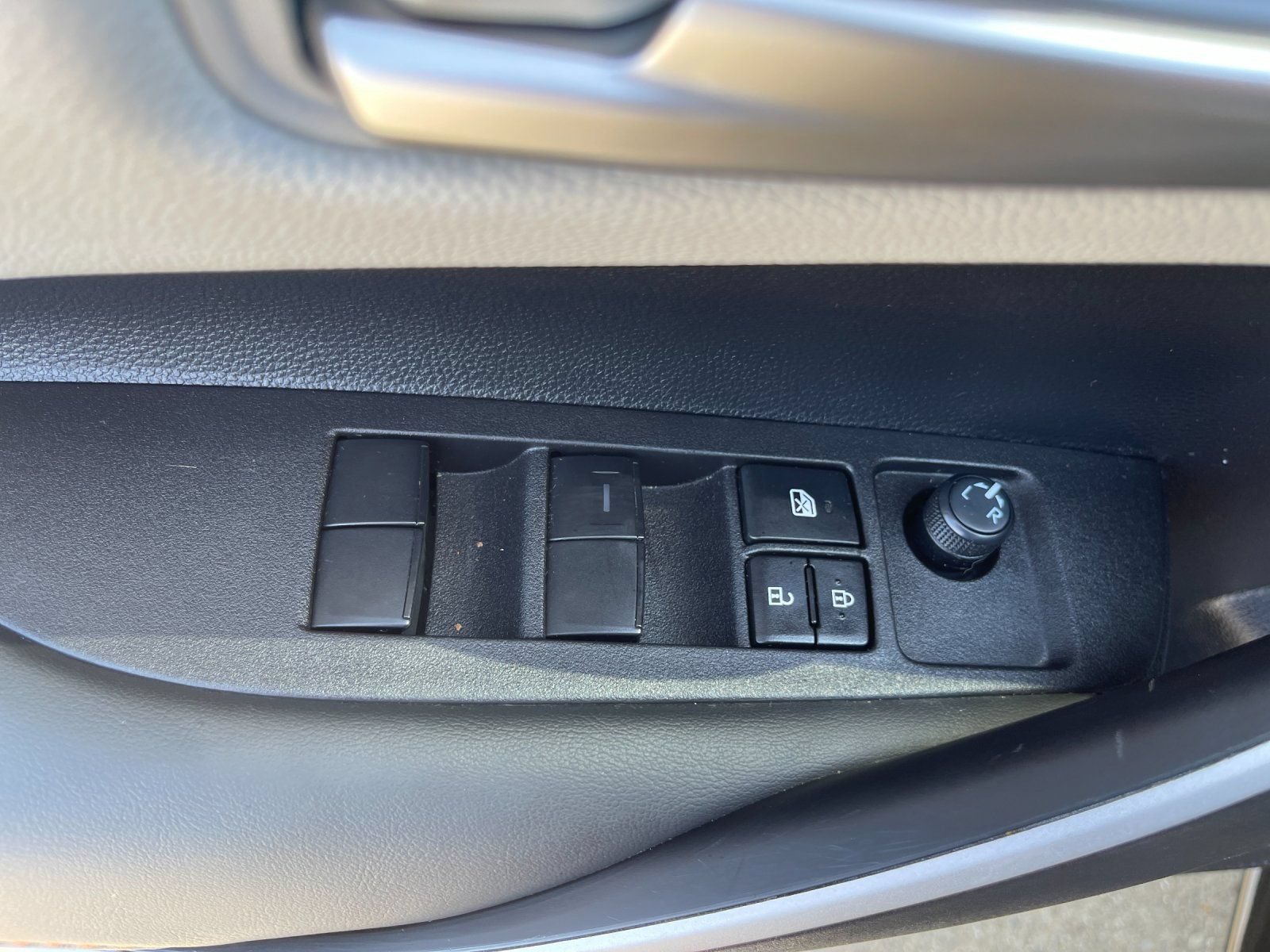 Used 2025 Toyota Corolla FX w/ Convenience Package FWD image 12