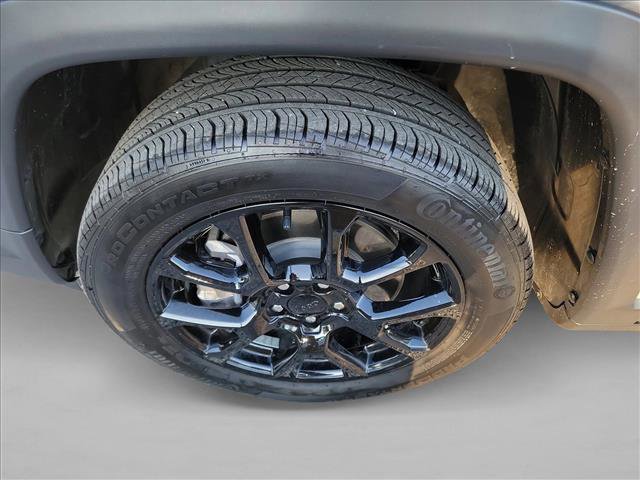 Used 2024 Jeep Compass Latitude w/ Altitude Special Edition AWD/4WD image 9