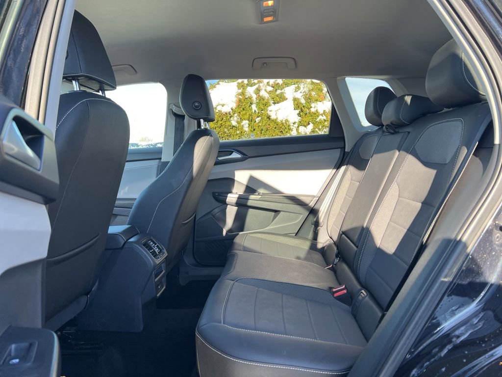 Used 2024 Volkswagen Taos SE image 25