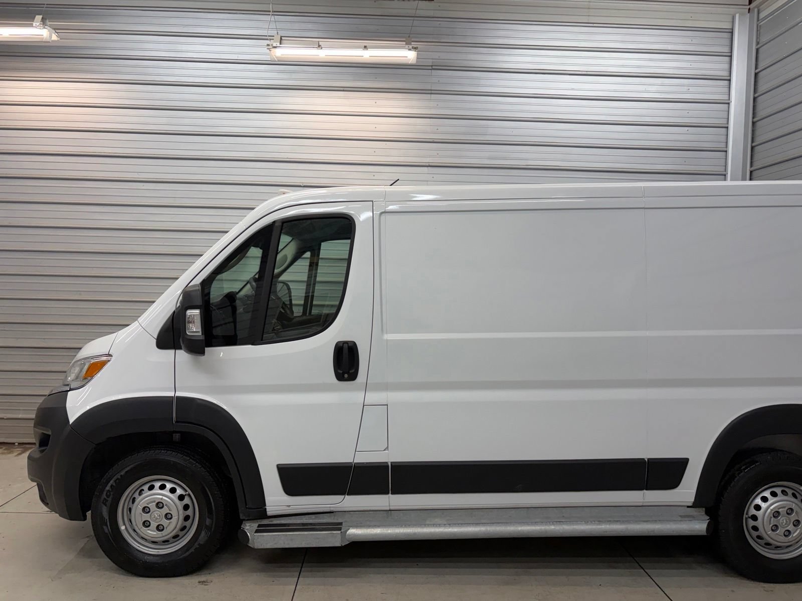 Used 2025 RAM ProMaster 2500 w/ U-Haul Equipment Group FWD image 3