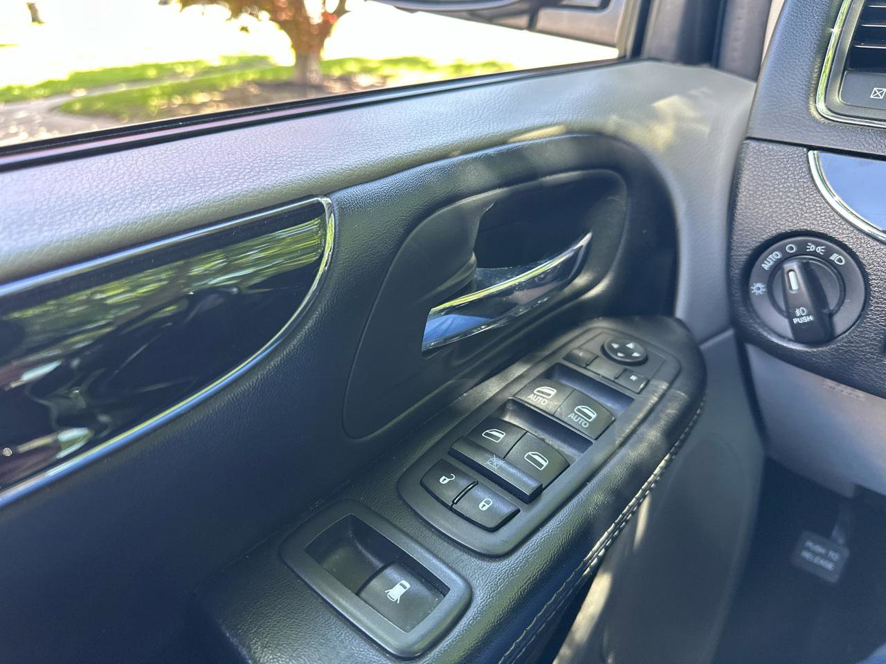Used 2019 Dodge Grand Caravan SXT FWD image 23