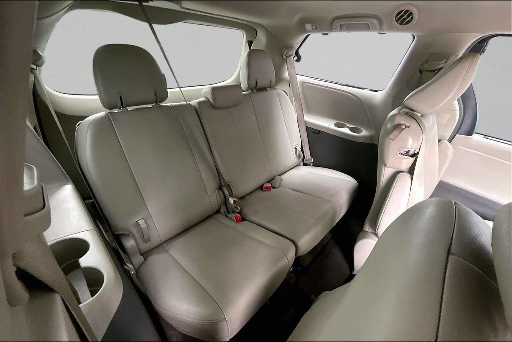 Used 2013 Toyota Sienna XLE FWD image 27