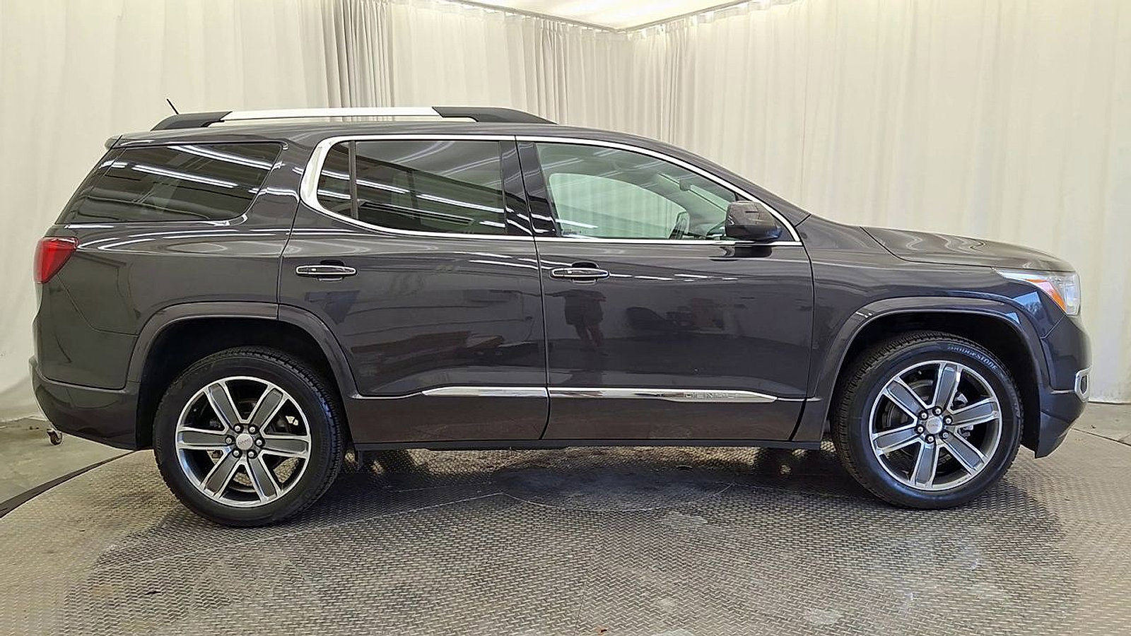 Used 2017 GMC Acadia Denali w/ Technology Package image 4