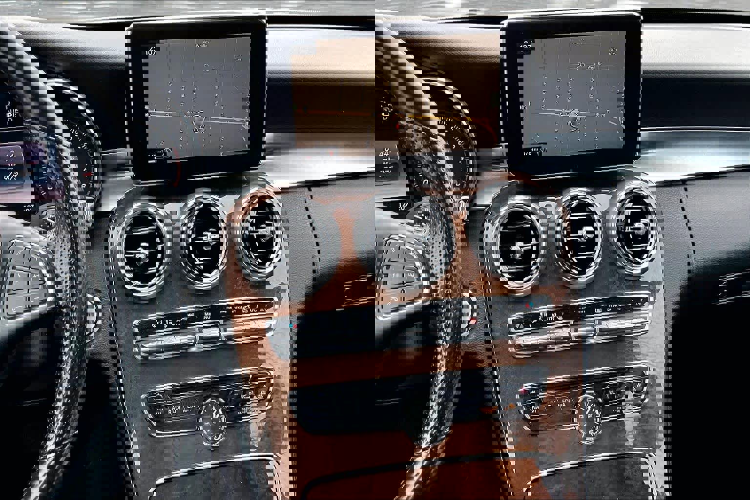 Used 2015 Mercedes-Benz C 300 4MATIC Sedan image 6