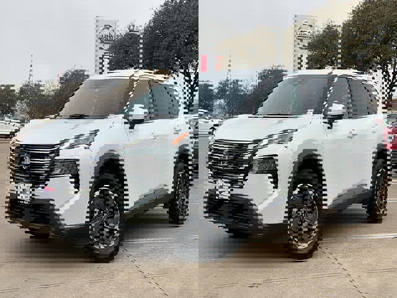 Used 2025 Nissan Rogue SV image 2