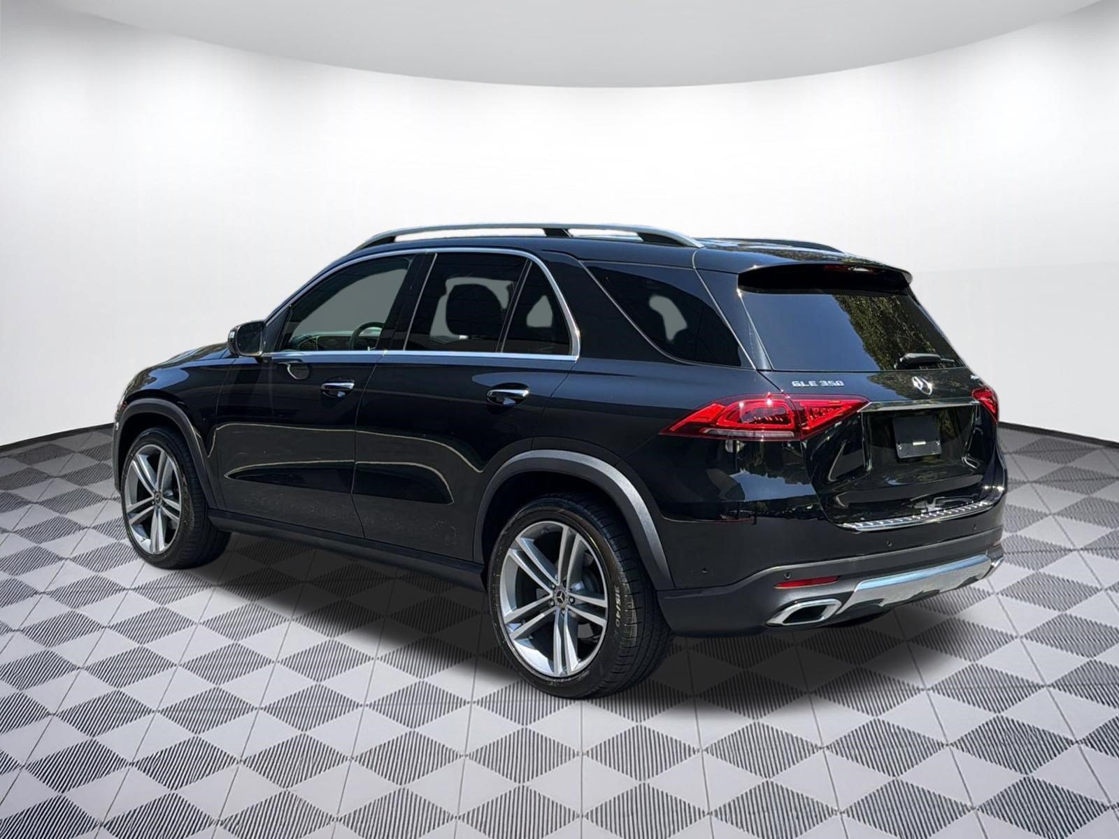 Used 2022 Mercedes-Benz GLE 350 4MATIC image 3