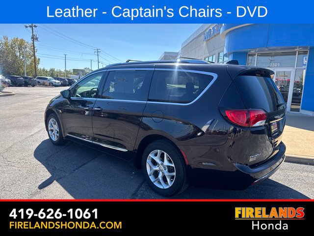 Used 2017 Chrysler Pacifica Touring-L Plus w/ Tire & Wheel Group FWD image 3