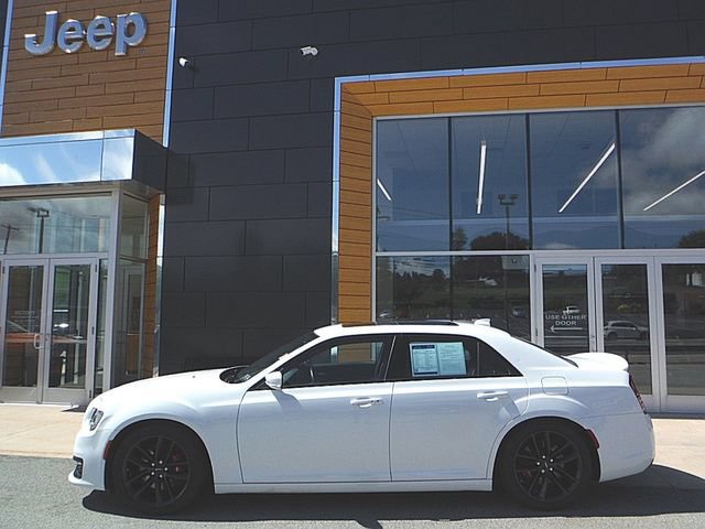 Certified 2023 Chrysler 300 C RWD image 2