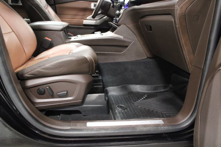 Used 2022 Ford Explorer King Ranch w/ Technology Package image 26