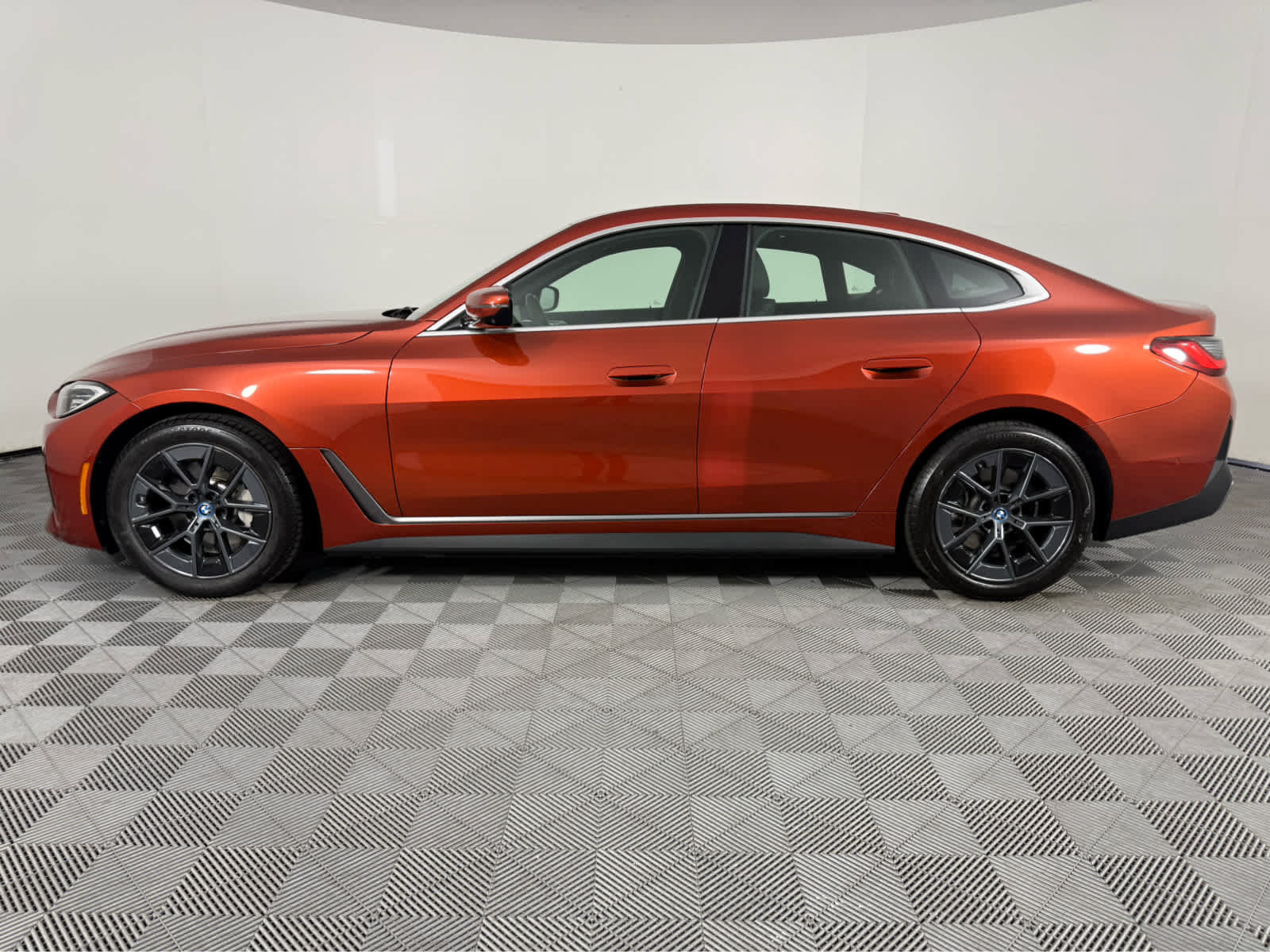 Used 2023 BMW i4 eDrive40 w/ Premium Package RWD image 6