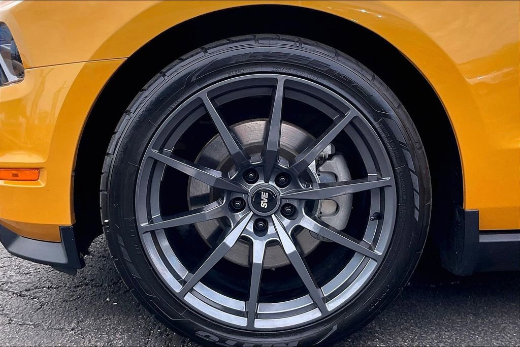 Used 2011 Ford Mustang GT Premium w/ GT Coupe Accessory Pkg 5 RWD image 8