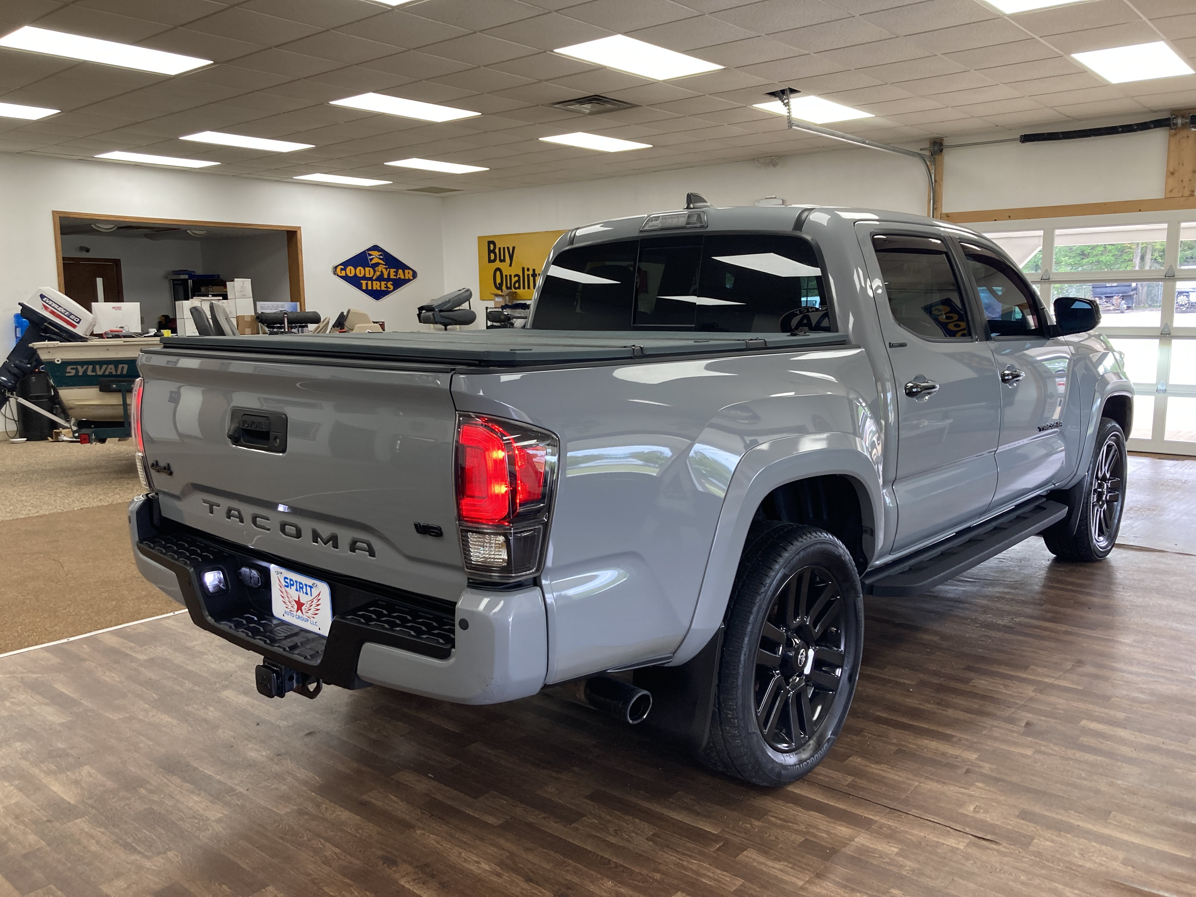 Used 2020 Toyota Tacoma Limited AWD/4WD image 7