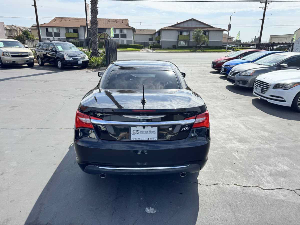 Used 2013 Chrysler 200 Limited FWD image 10