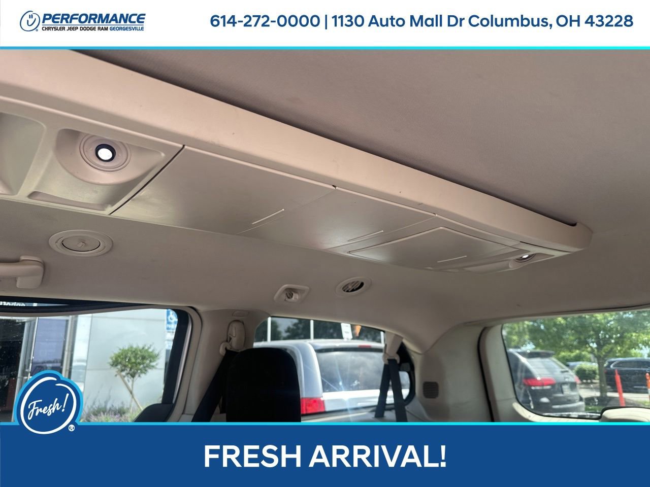 Used 2012 Chrysler Town & Country Touring w/ Entertainment Group #1 FWD image 21