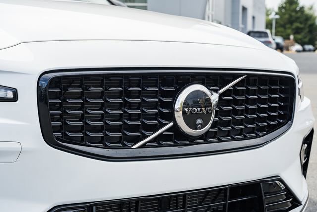 Used 2025 Volvo S60 B5 Plus AWD/4WD image 11