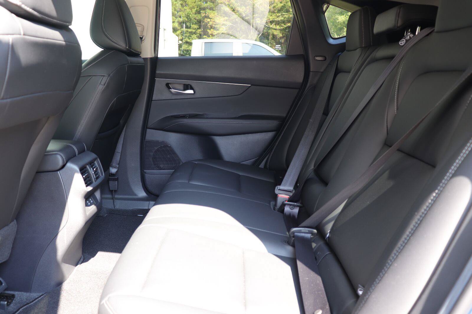 Used 2025 Nissan Murano SV AWD/4WD image 12