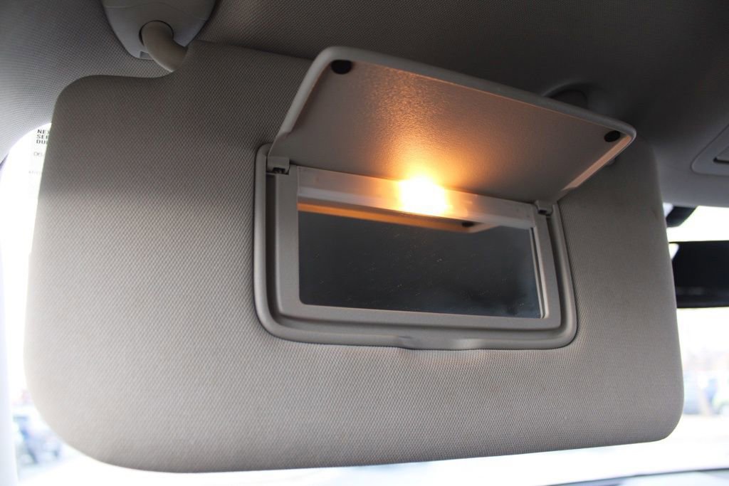 Used 2016 Nissan Rogue SV image 39