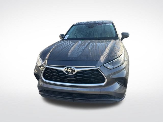 Used 2023 Toyota Highlander L FWD image 2