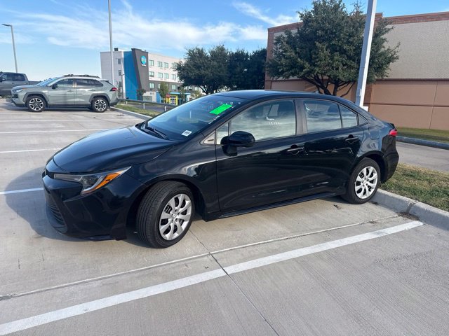 Used 2025 Toyota Corolla LE FWD image 6