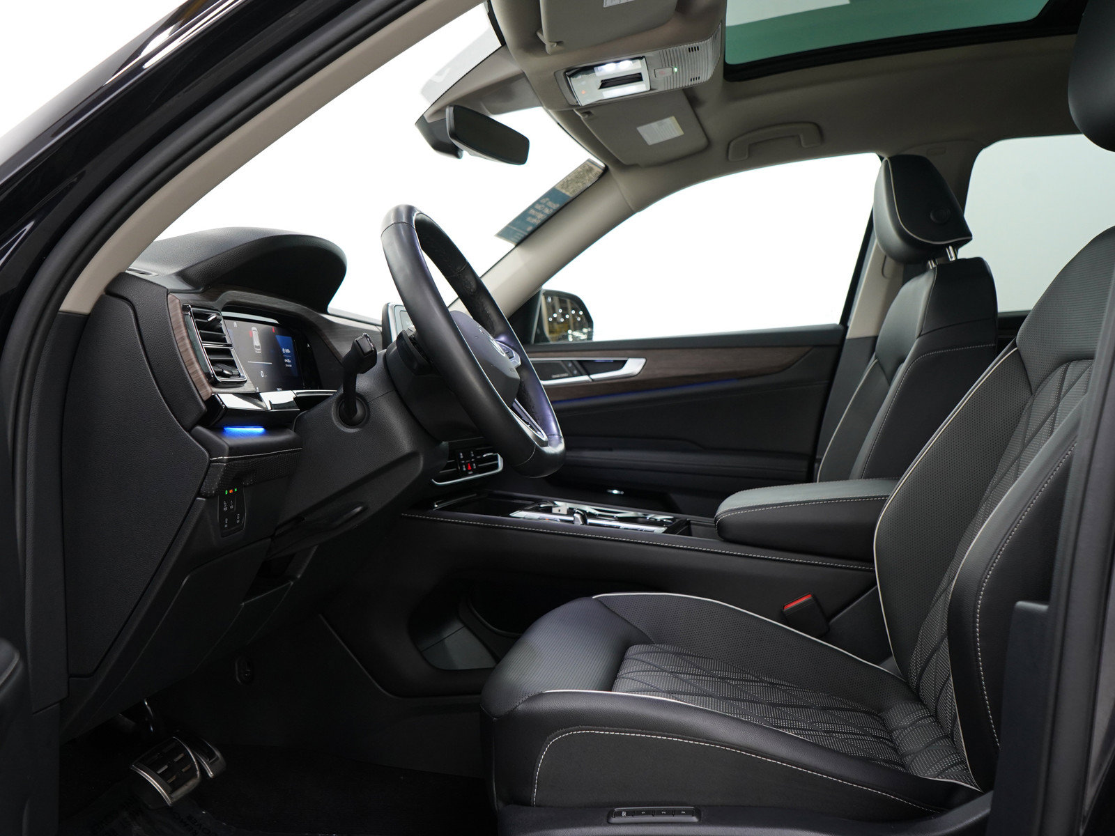 Used 2024 Volkswagen Atlas SEL Premium R-Line AWD/4WD image 26