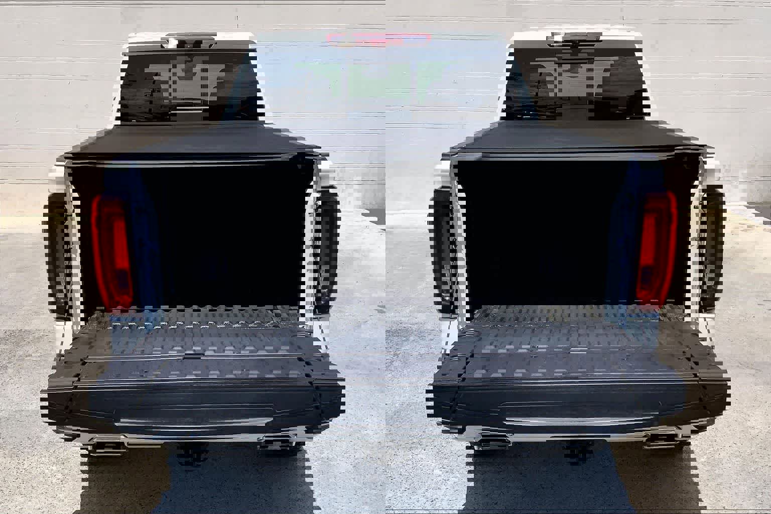 Used 2025 GMC Sierra 1500 AT4 w/ AT4 Premium Package AWD/4WD image 19