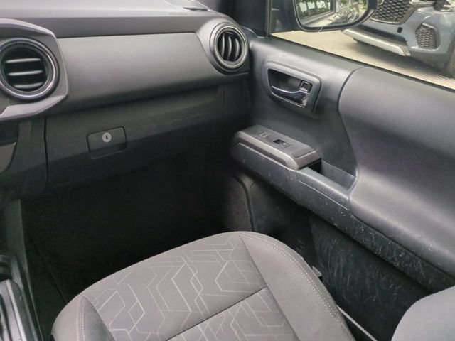 Used 2018 Toyota Tacoma TRD Off-Road AWD/4WD image 19