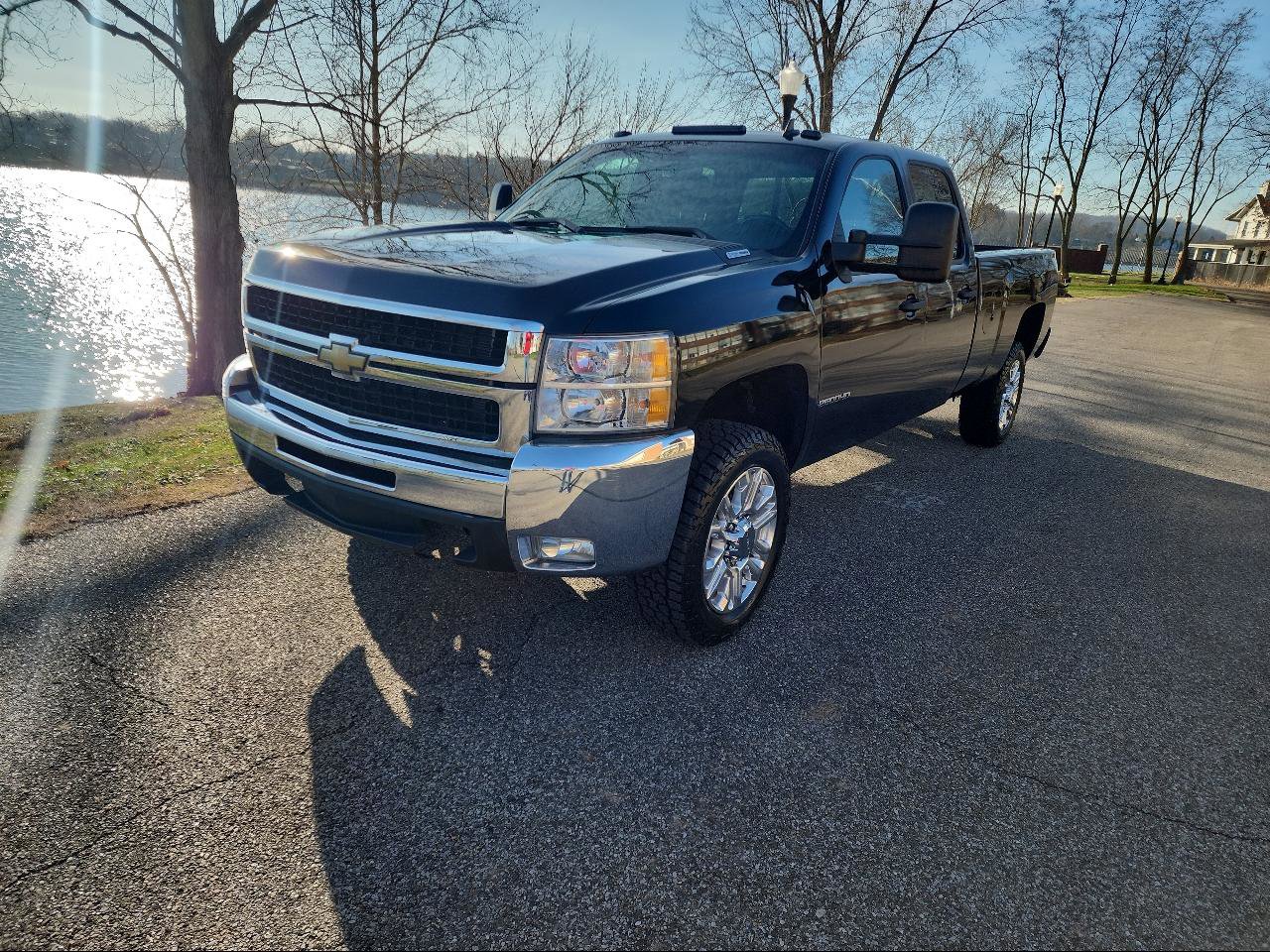 Used 2008 Chevrolet Silverado 2500 LT w/ 1LT Convenience Package AWD/4WD image 2
