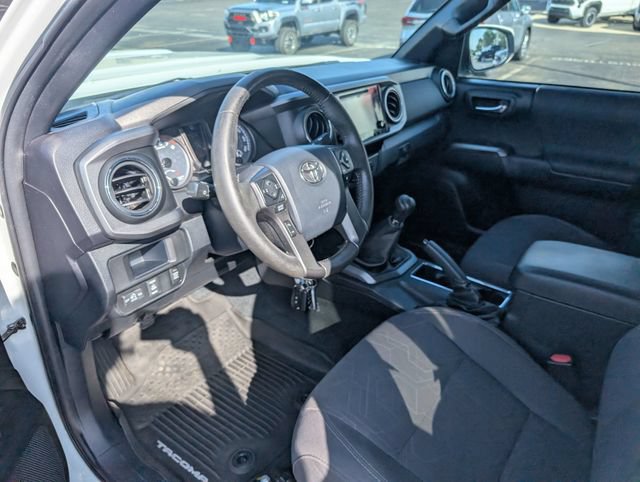 Used 2016 Toyota Tacoma TRD Sport w/ Towing Package AWD/4WD image 13