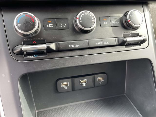 Used 2024 Kia Carnival LX image 10