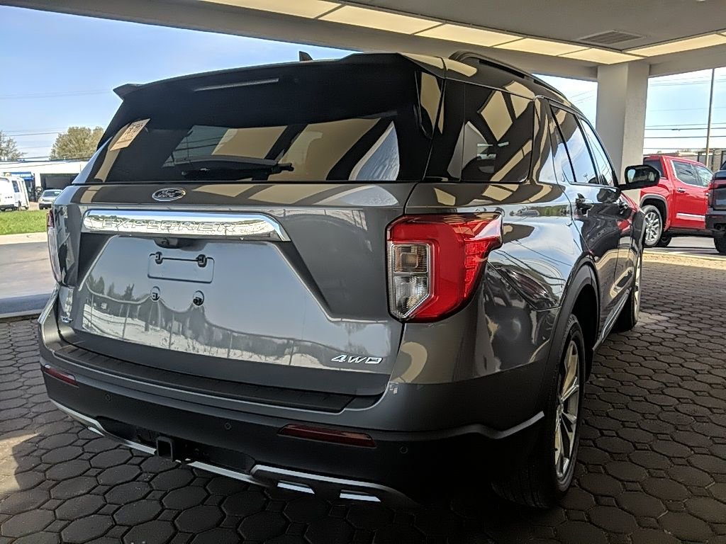 Used 2023 Ford Explorer XLT w/ Equipment Group 202A image 6