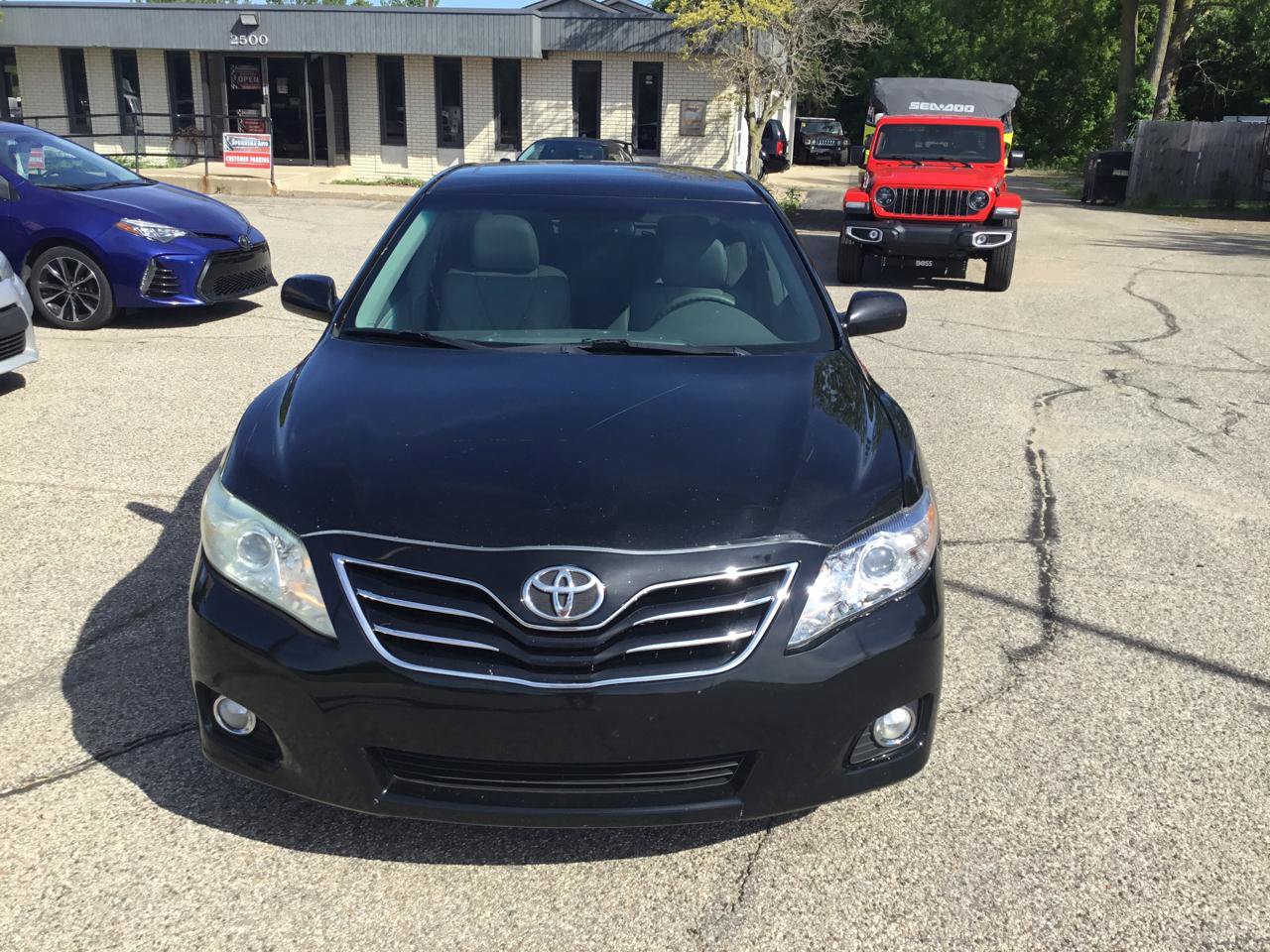 Used 2010 Toyota Camry XLE FWD image 2