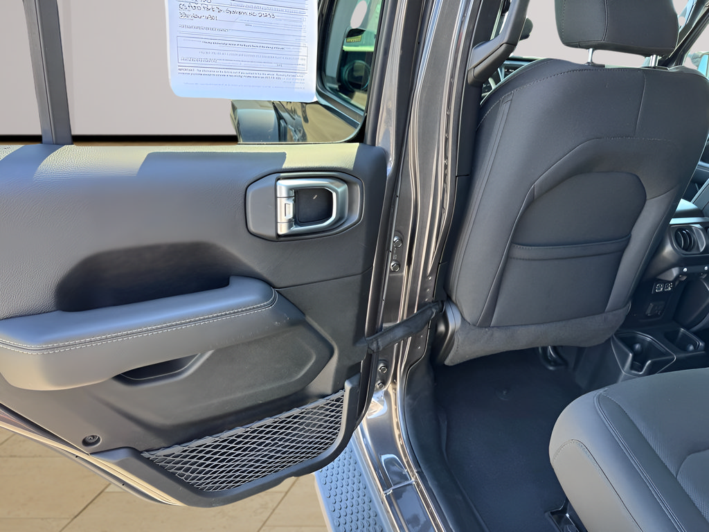 Used 2020 Jeep Wrangler Unlimited Sahara AWD/4WD image 28