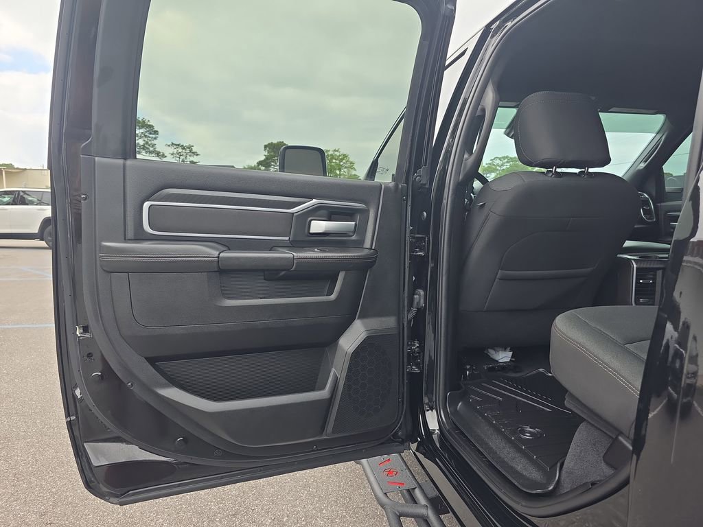 Used 2025 RAM 2500 Big Horn AWD/4WD image 27