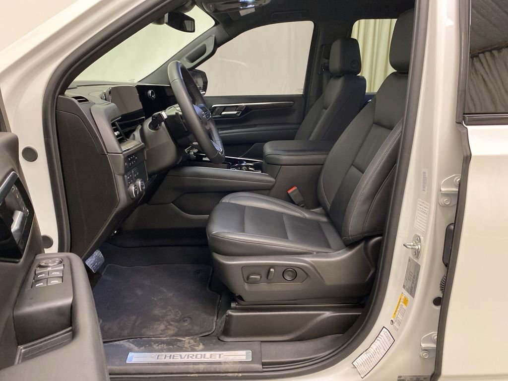 Used 2025 Chevrolet Suburban Z71 AWD/4WD image 14